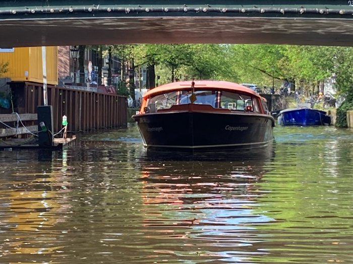 Promenade sur les canaux Amsterdam (en anglais)